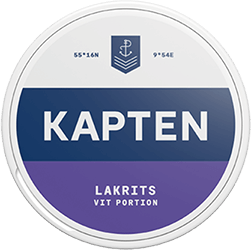 Kapten Lakrits is a truly traditional snus with a taste of licorice, but the taste has been given a modern twist. This snus has a regular sized white pouch.
